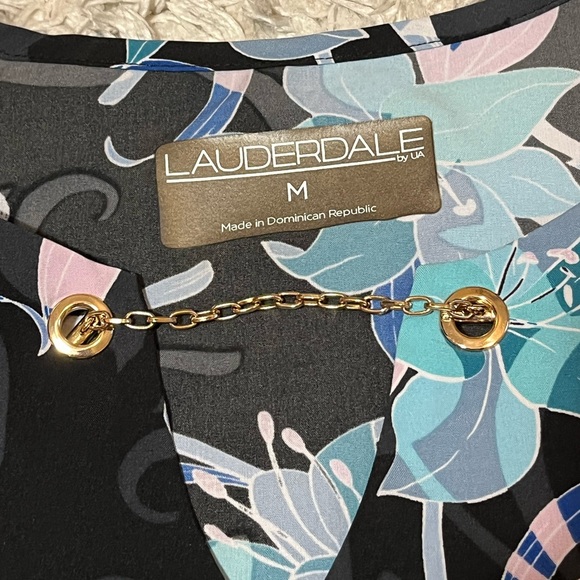 scrub top - Picture 2 of 5